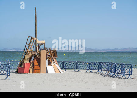 Un feu de joie sur la plage de Los Alcazares pour célébrer le solstice d'été, Murcia, Espagne Banque D'Images