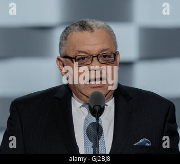 Philadelphie, Pennsylvanie, USA, 28 juillet 2016, Charles H. Ramsey l'ancien commissaire de police de Philadelphie qui a également servi comme chef de la Police de Washington DC. traite de la DNC. Credit : Mark Reinstein Banque D'Images