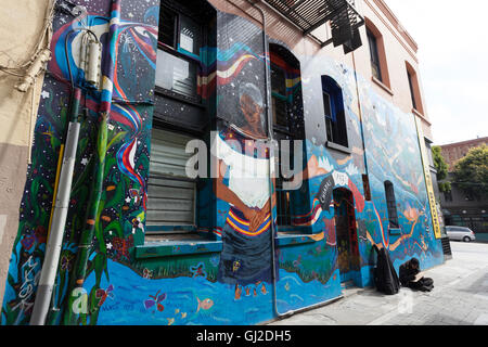 San Francisco, Californie : Peinture murale à l'extérieur du City Lights Bookstore de Jack Kerouac Alley. Banque D'Images