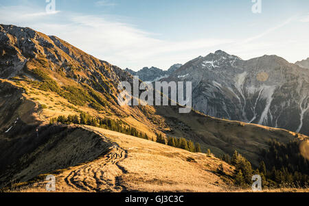 Vtt, sentiers, Kleinwalsertal Walser, Autriche Hammerspitze ci-dessous Banque D'Images