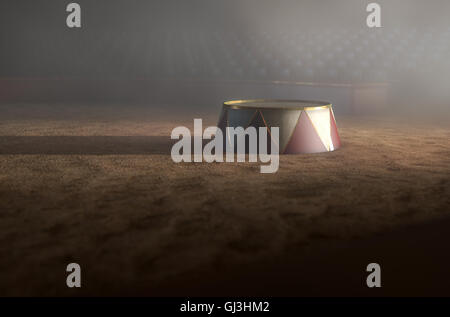 Un rendu 3D d'une scène de cirque classique et un podium ringmasters vide par rétro-projecteurs dramatiques sur un arrière-plan foncé moody Banque D'Images