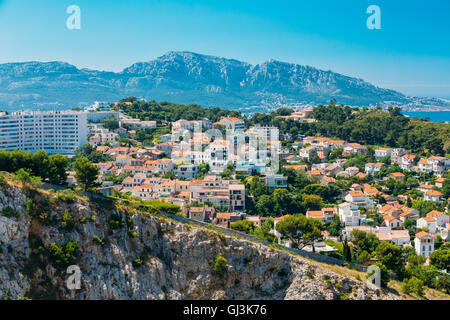 Vue panoramique urbain, paysage urbain de Marseille, France. Journée ensoleillée avec ciel bleu. Banque D'Images