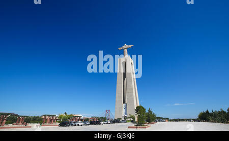 Lisbonne, Portugal - 11 juillet 2016 : Cristo Rei ou Christ Roi statue, surplombant Lisbonne au centre du Portugal. Banque D'Images