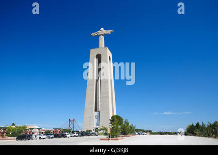 Lisbonne, Portugal - 11 juillet 2016 : Cristo Rei ou Christ Roi statue, surplombant Lisbonne au centre du Portugal. Banque D'Images