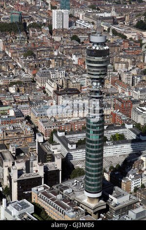Vue aérienne de la BT Tower, anciennement Post Office Tower, dans Fitzrovia, à l'ouest de Londres, Royaume-Uni Banque D'Images