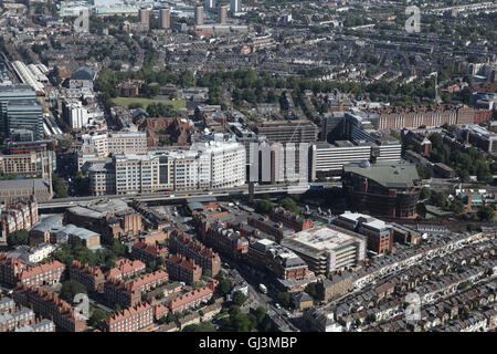 Vue aérienne de Hammersmith, à l'ouest de Londres, y compris l'A4 flyover, Broadway Shopping Centre, le Novotel London West etc Banque D'Images