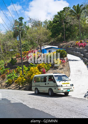 Dh ST LUCIA Caraïbes Caraïbes fleurs minibus taxi touristique affichage à la station de pompage de l'eau Banque D'Images