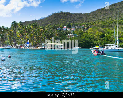 Le Port de Marigot Bay dh ST LUCIA Caraïbes Caraïbes water taxi ferry Dr Dolittle beach voile antilles Banque D'Images