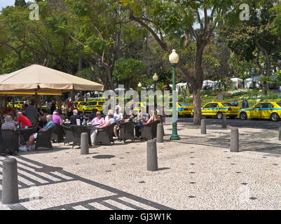 Dh Avenida Arriaga Funchal Madeira people relaxing outdoor cafe cafés Banque D'Images