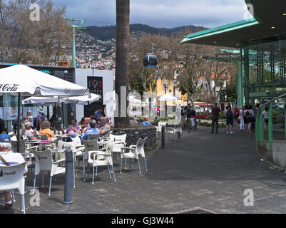 Dh Cable car les gens de Madère Funchal terminal du téléphérique de cafe Banque D'Images