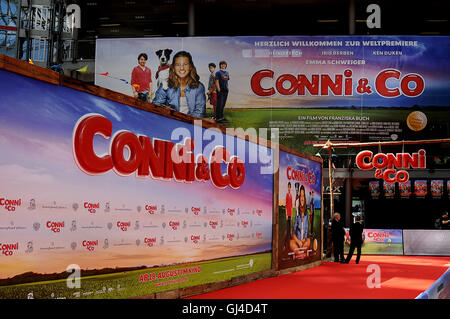 Berlin, Allemagne. 13e Août 2016. Berlin - Allemagne  13 Août 2016-Préparation de tapis à Potsdam platz pour l'arrivée de German Films star d'aujourd'hui pour premier ministre de Connie & co /film photo. Francis Joseph doyen/Deanpictures. Crédit : François-Joseph doyen/Deanpictures/Alamy Live News Banque D'Images