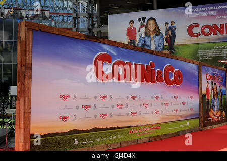 Berlin, Allemagne. 13e Août 2016. Berlin - Allemagne  13 Août 2016-Préparation de tapis à Potsdam platz pour l'arrivée de German Films star d'aujourd'hui pour premier ministre de Connie & co /film photo. Francis Joseph doyen/Deanpictures. Crédit : François-Joseph doyen/Deanpictures/Alamy Live News Banque D'Images