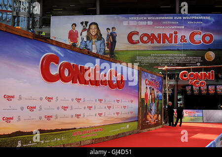 Berlin, Allemagne. 13e Août 2016. Berlin - Allemagne  13 Août 2016-Préparation de tapis à Potsdam platz pour l'arrivée de German Films star d'aujourd'hui pour premier ministre de Connie & co /film photo. Francis Joseph doyen/Deanpictures. Crédit : François-Joseph doyen/Deanpictures/Alamy Live News Banque D'Images