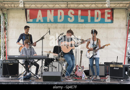 Brentwood, Essex, Royaume-Uni. 13e Août 2016. Festival de musique de glissement, de la planche à roulettes et le BMX Brentwood, Essex. La Bande à James Burrage le glissement de Festival, Brentwood, Essex. Crédit : Ian Davidson/Alamy Live News Banque D'Images