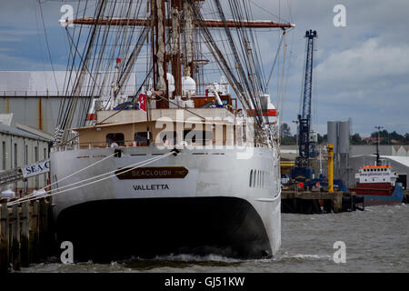 Sea Cloud II windjammer exploités par des navires de croisière Sea Cloud Cruises GmbH de Hambourg Allemagne accosté au port de Dundee, Royaume-Uni Banque D'Images