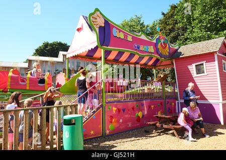 Montagnes russes au clown Wicksteed Park le deuxième plus ancien parc à thème de la UK Kettering Northamptonshire Banque D'Images