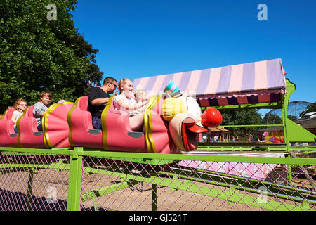 Montagnes russes au clown Wicksteed Park le deuxième plus ancien parc à thème de la UK Kettering Northamptonshire Banque D'Images