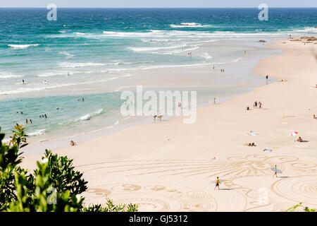 Les gens à la baignade Plage de Wategos à Byron Bay. Banque D'Images