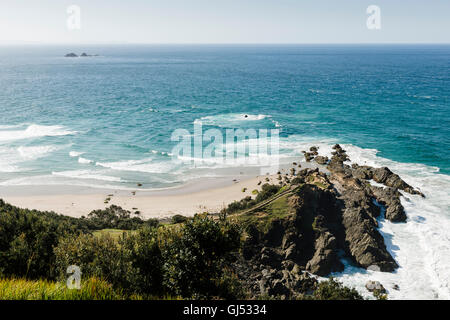 Aperçu Au cours de peu de plage de Wategos et de Byron Bay Cape Byron. Banque D'Images