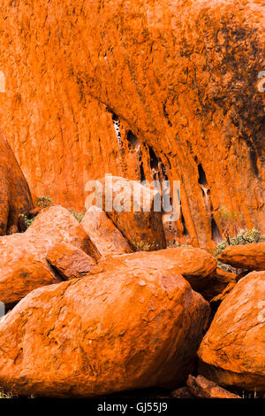 Vue détaillée de l'Uluru dans le Parc National d'Uluru-Kata Tjuta. Banque D'Images