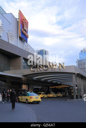 File d'attente pour les passagers des taxis au Crown Casino de Melbourne en Australie. Banque D'Images