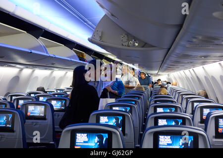 À l'intérieur de l'avion avec des passagers à bord. USA Banque D'Images