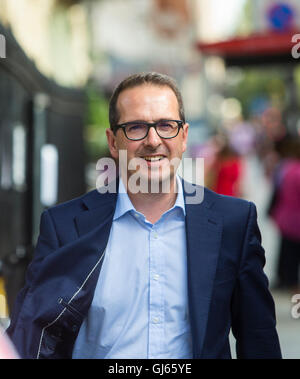 Direction du travail,challenger Owen Smith,arrive à prononcer un discours au centre de Londres.Il conteste Jeremy Corbyn. Banque D'Images