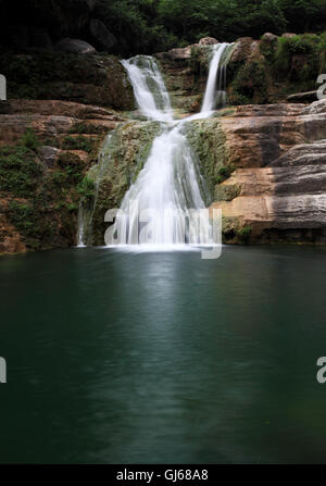 Chutes d'eaux et cascades d'Yun-Tai Mountain Chine Banque D'Images