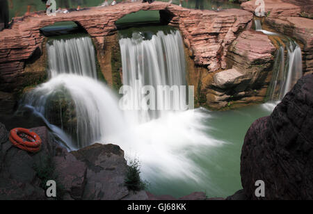 Chutes d'eaux et cascades d'Yun-Tai Mountain Chine Banque D'Images