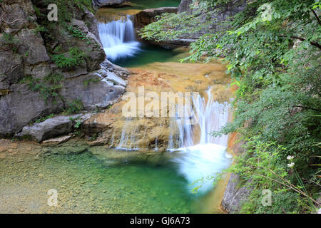 Chutes d'eaux et cascades d'Yun-Tai Mountain Chine Banque D'Images