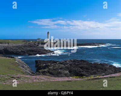 Phare Sud dh FAIR ISLE SHETLAND Mèche de Hestigeo bâtiments phare NLB côte rocheuse du littoral l'Ecosse Banque D'Images