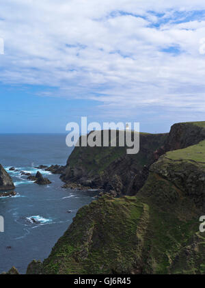 Phare Nord dh FAIR ISLE SHETLAND de falaises de la côte nord du nord phare de uk Banque D'Images