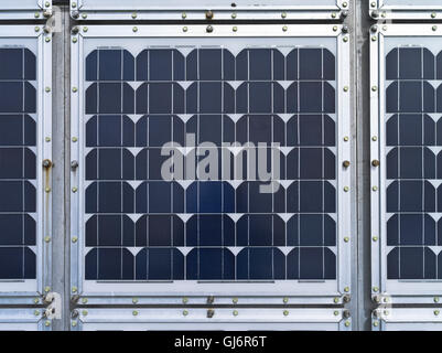 dh Solar panel ENERGY UK Electricité pour Fair Isle phare cellule photovoltaïque système PV cellules de réseau fermer des panneaux Banque D'Images