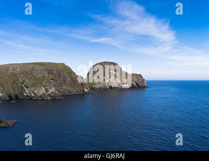 Dh Rock Mouton SHETLAND FAIR ISLE grande mer Vaasetter Heelors La pile de falaises de la côte de l'écosse Banque D'Images