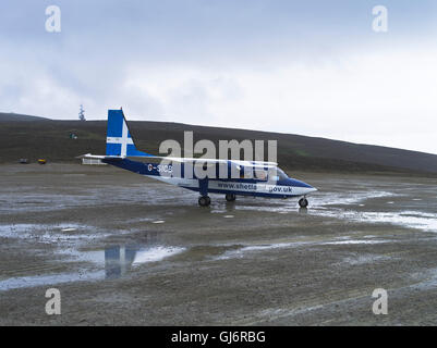 dh Isles Airport FAIR ISLE SCOTLAND ISLANDS avion turboprop terrain d'aviation écossais Banque D'Images