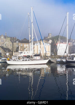 Lerwick SHETLAND LERWICK port dh Yachts dans Harbour Marina brume matinale scène britannique îles Ecosse Banque D'Images