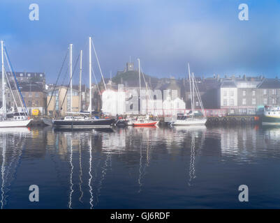 Lerwick SHETLAND LERWICK port dh yachts dans le port de plaisance l'Ecosse îles brume matinale island Banque D'Images