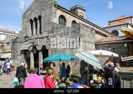 Marché traditionnel.'Mercado de Abastos de Santiago' offre une vue de la vie quotidienne de la vieille ville de Santiago de Compostela.S Banque D'Images