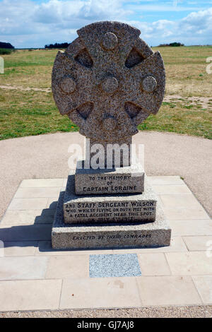 AIRMAN'S CROSS STONE HENGE. Deux premiers aviateurs tués ROYAL FLYING CORPS EN FORMATION. Banque D'Images