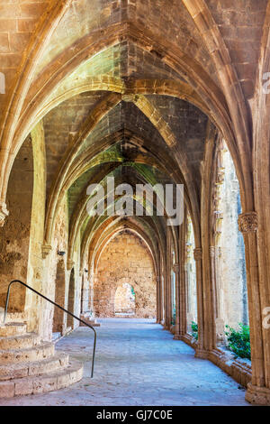 Arches gothiques à l'abbaye de Bellapais historique, Chypre du Nord. Banque D'Images
