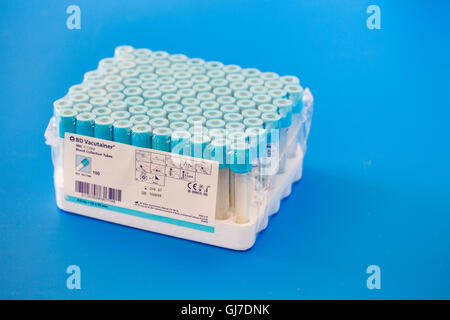 Berlin, Allemagne - 15 mai 2014 : BD Vacutainer tubes, tubes à vide pour recueillir des échantillons de sang dans le laboratoire Banque D'Images