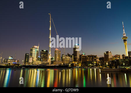 AUCKLAND, Nouvelle-zélande - 15 janvier 2016 : Auckland skyline nuit Banque D'Images