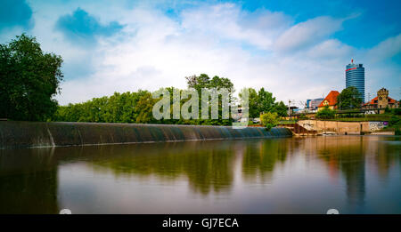 JENA, ALLEMAGNE - Mai 29, 2016 : Le barrage sur la rivière Saal. Jena. L'Allemagne. Banque D'Images