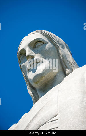 RIO DE JANEIRO - le 21 mars 2016 : le visage de la statue du Christ rédempteur, l'un des plus reconnaissables de repère de Rio. Banque D'Images