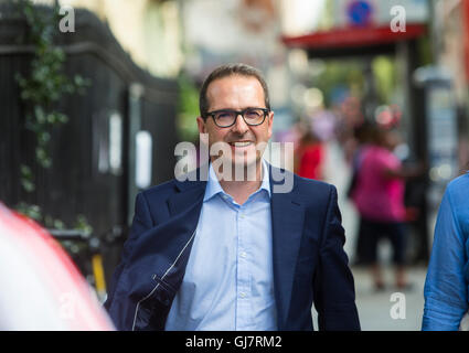 Direction du travail,challenger Owen Smith,arrive à prononcer un discours au centre de Londres.Il conteste Jeremy Corbyn. Banque D'Images