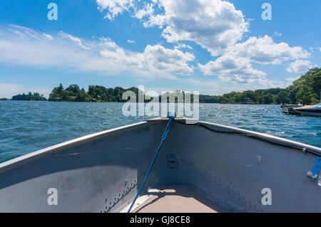 La navigation de plaisance dans Mille-Îles, Gananque, Ontario, Canada Banque D'Images