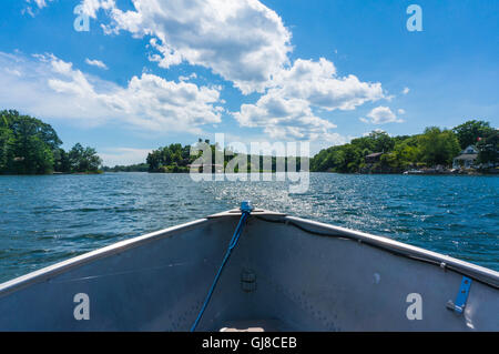 La navigation de plaisance dans Mille-Îles, Gananque, Ontario, Canada Banque D'Images