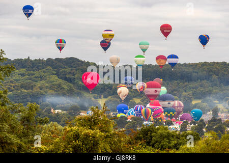 Bristol, Royaume-Uni. 14 août, 2016. Montée totale masse matin au Bristol International Balloon Fiesta 2016, Angleterre, Royaume-Uni, Europe. Crédit : Sébastien Wasek/Alamy Live News Banque D'Images