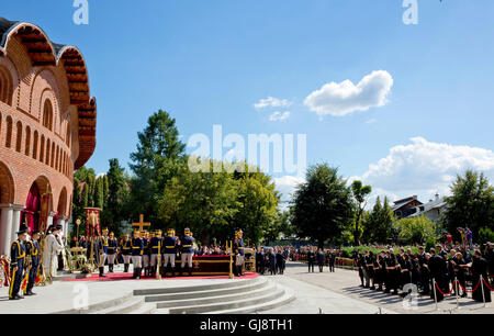 Bucarest, Roumanie. 13e Août 2016. Les membres des familles royales prennent part à la cérémonie d'inhumation pour la fin de la Reine Ana de Roumanie, qui est mort 01 08 2016 à Morges (Suisse), à Curtea de Arges à Bucarest, Roumanie, 13 août 2016. Photo : Albert Nieboer/ - AUCUN FIL - SERVICE/dpa/Alamy Live News Banque D'Images