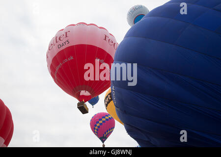 Bristol, Royaume-Uni. 14Th Aug 2016. Red Letter Days de ballons à la Bristol International Balloon Fiesta Crédit : Keith Larby/Alamy Live News Banque D'Images